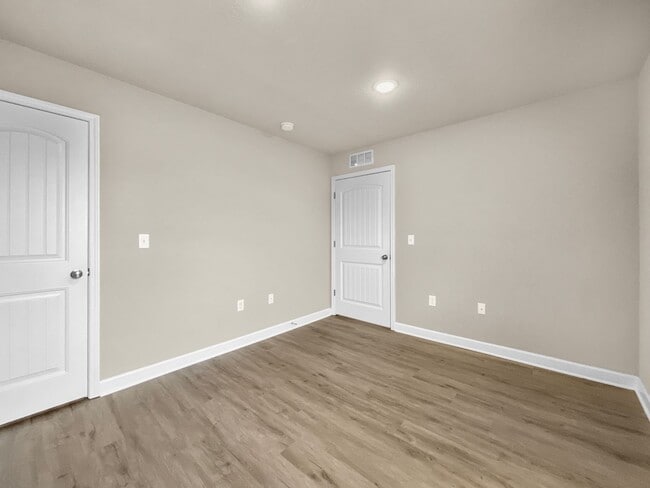 Building Photo - Spacious 3-Bedroom Townhome in Prime Colonial Highlands Location