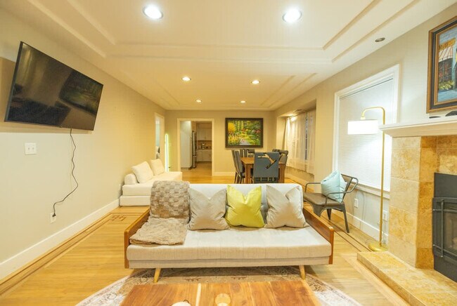 Building Photo - 3920 Ardley Ave