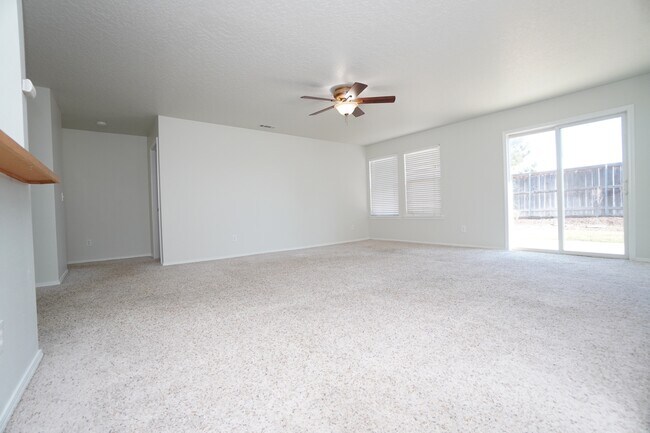 Building Photo - 16274 Silver Creek Ave