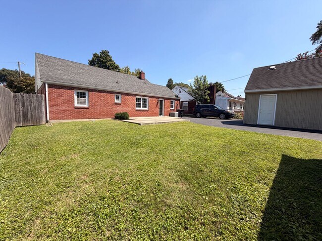 Building Photo - 217 Kewanna Dr