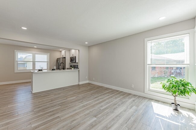 Building Photo - 1719 Crystal Ct