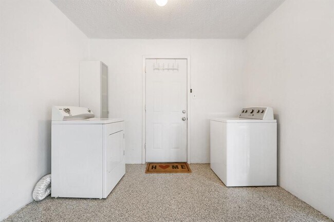 Building Photo - 10709 Onyx Cove