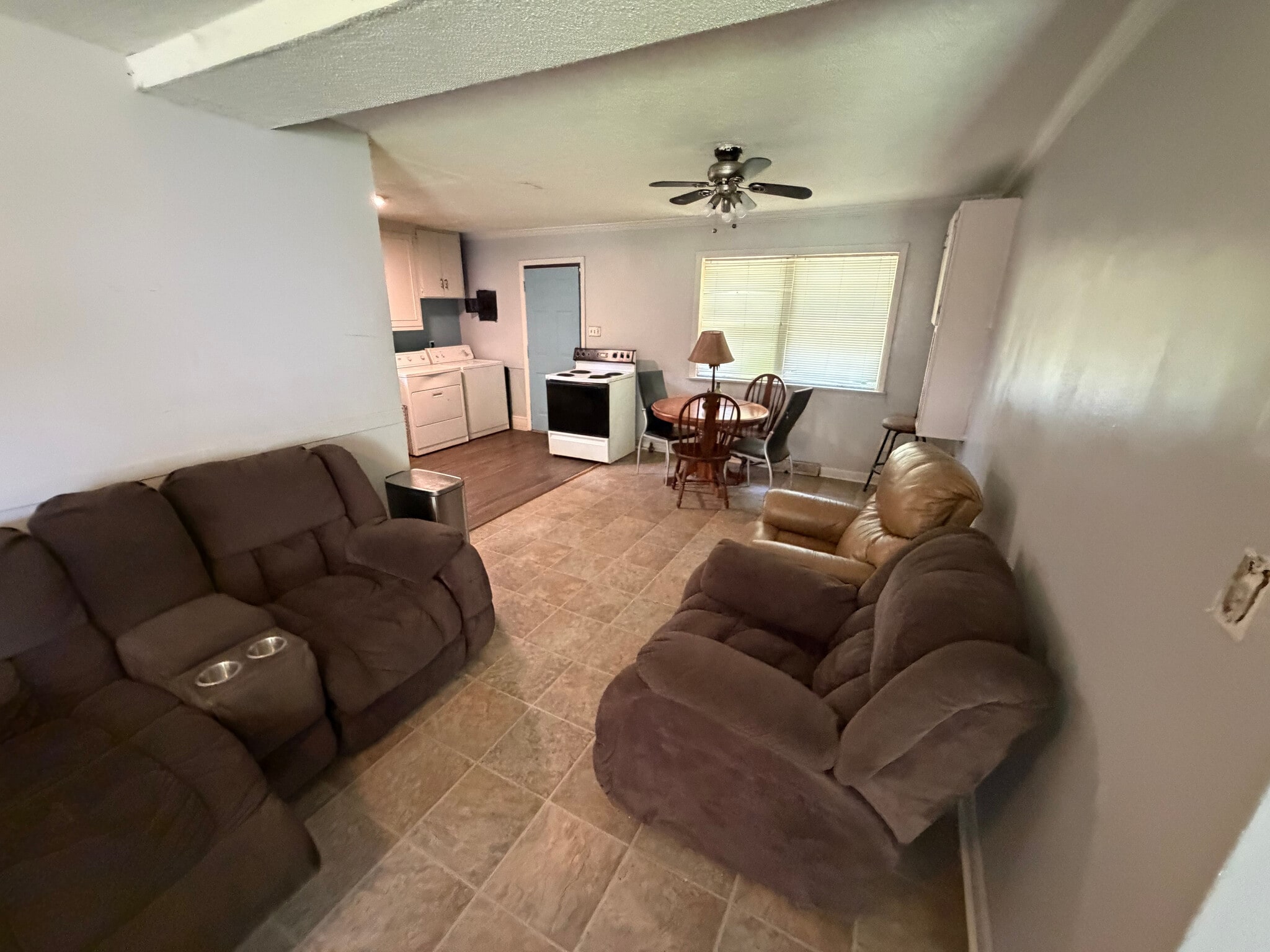 Building Photo - Room in House on Longleaf Dr