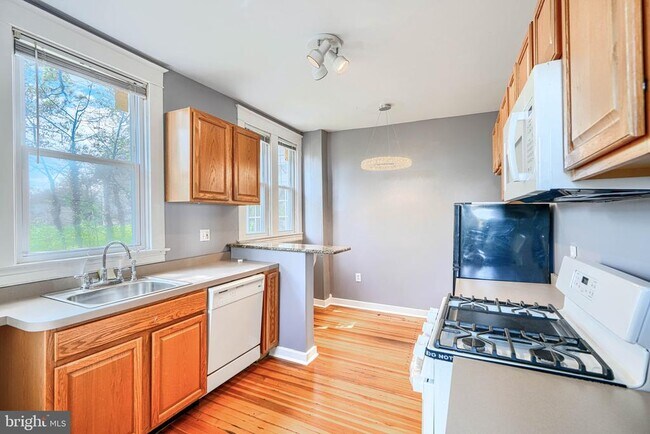 Building Photo - 3213 Vickers Rd