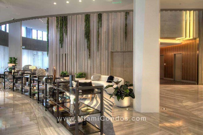 Building Photo - 2831 S Bayshore Dr