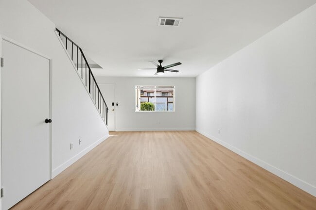 Building Photo - 5130 N River Rd