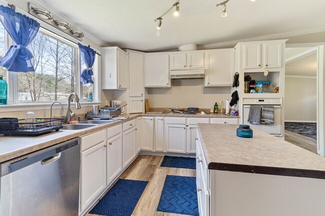 Building Photo - 214 Shipman's Pike