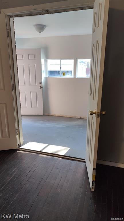 Building Photo - 8272 Outer Dr E