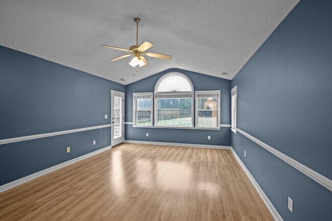 Building Photo - 202 Fairmount Way