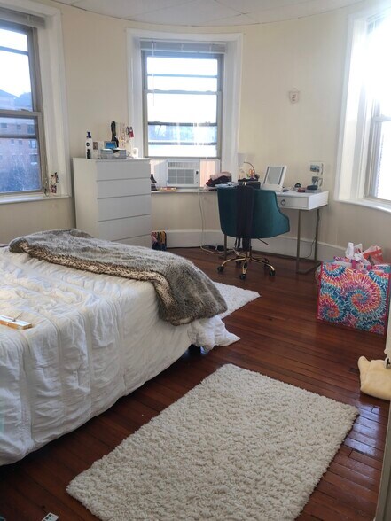 Building Photo - 651 Beacon St