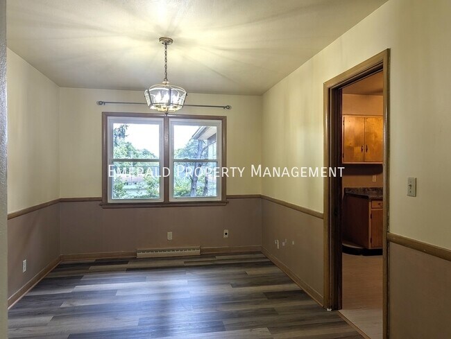 Building Photo - 127 Hilton Ave