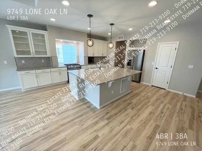 Building Photo - 9749 Lone Oak Ln