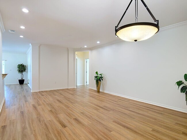 Building Photo - 221 W Fiesta Key Loop