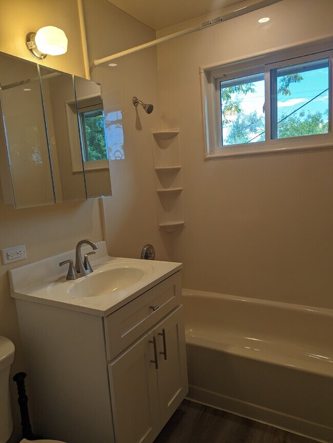 Building Photo - Super location in Martin Acres Neighborhood!