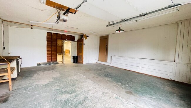 Building Photo - 1210 Farmington Ave