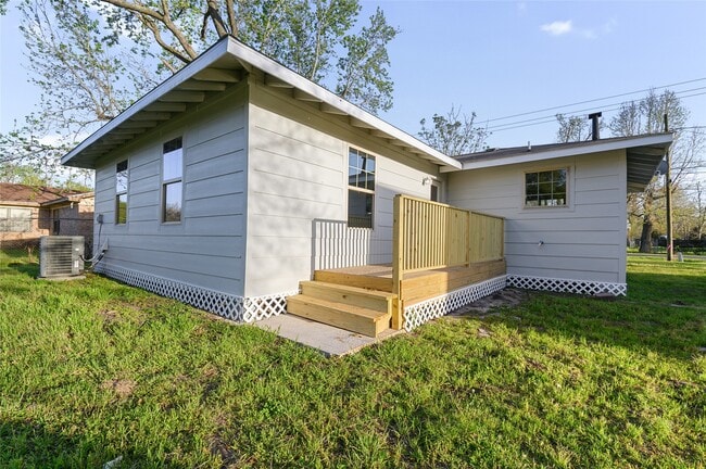 Building Photo - 986 Dewalt St
