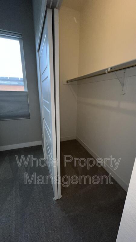 Building Photo - 2870 W Parkside Pl