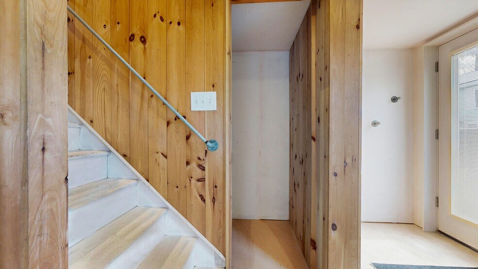 Building Photo - 42 Evergreen Ave