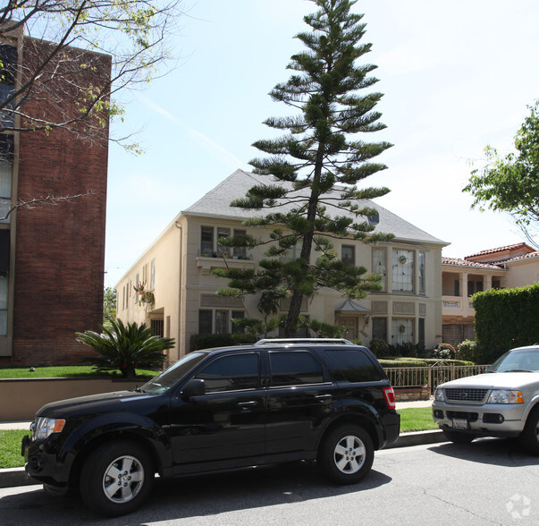 Building Photo - 352-354 S Reeves Dr
