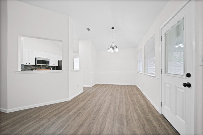 Building Photo - 4417 Briarwood Dr