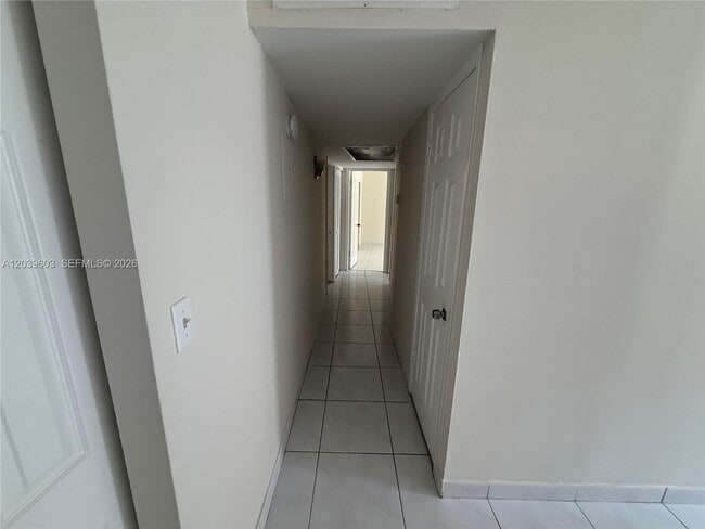 Building Photo - 401 Golden Isles Dr