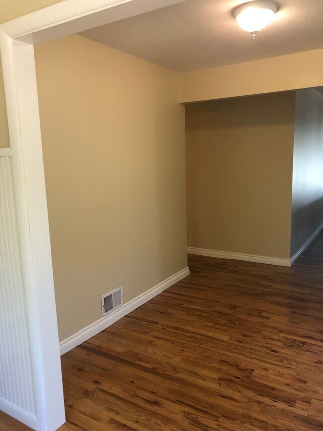 Building Photo - Live Large in the Heart of NW Corvallis!