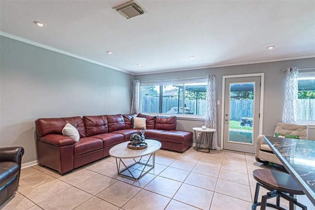 Building Photo - 5611 Winding Way Dr