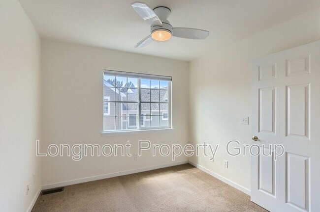 Building Photo - 907 Snowberry St