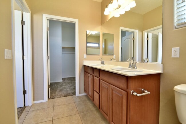 Building Photo - Beautiful 3 Bedroom Henderson Home!