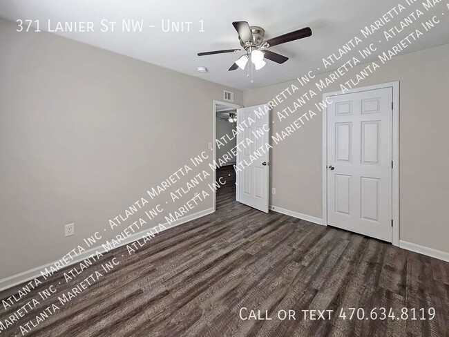 Building Photo - Beautifully Updated 2/1 on Main Level - Ho...