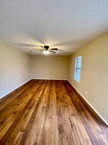 Building Photo - 2632 Colonial Ave