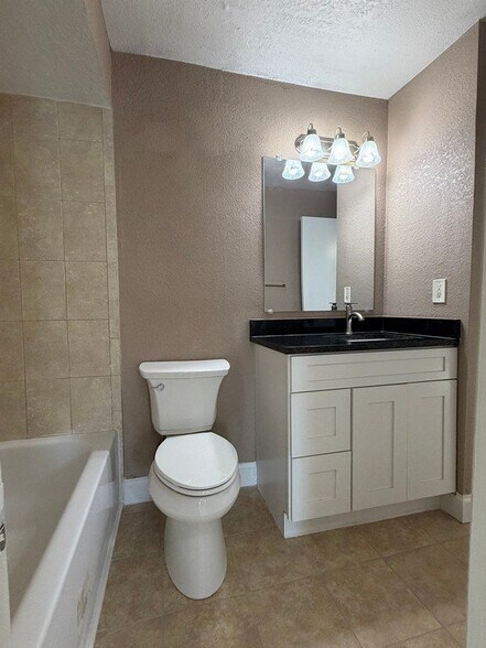 Building Photo - 4658 Commander Dr