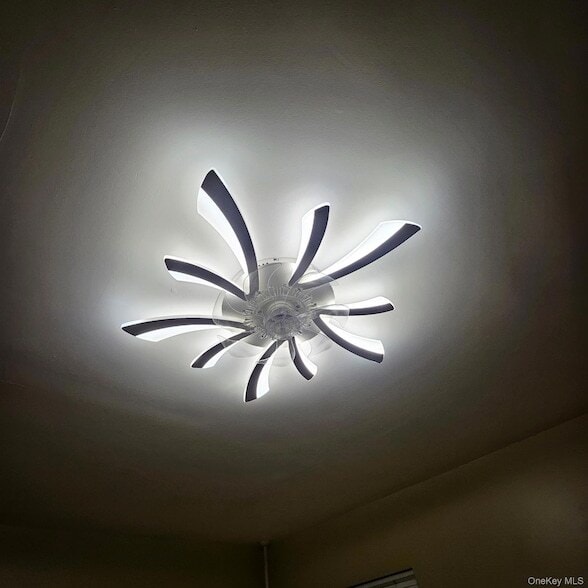 Building Photo - 607 S 5th Ave