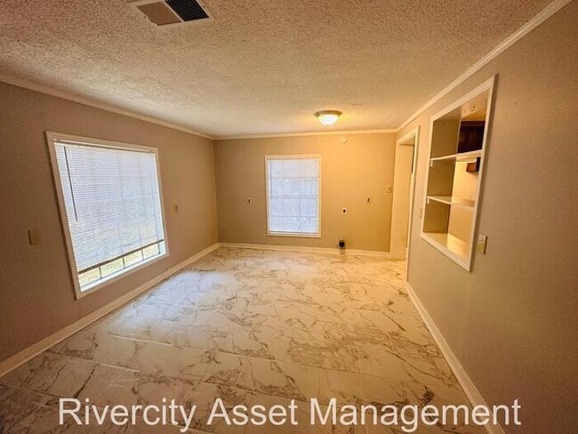 Building Photo - Gorgeous Berclair Home!!!!!! Section 8 Wel...