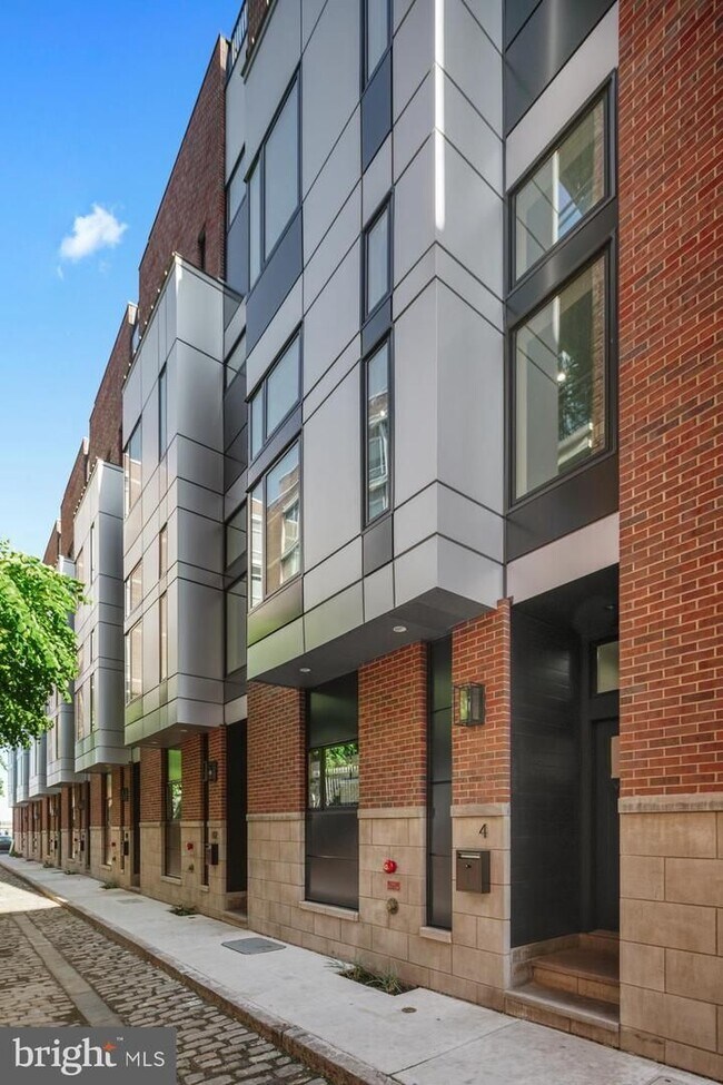 Building Photo - 108 Black Horse Alley