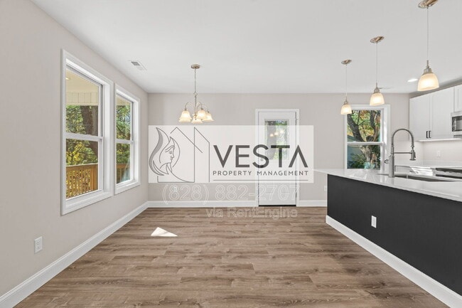 Building Photo - 44 Rosemary Rd