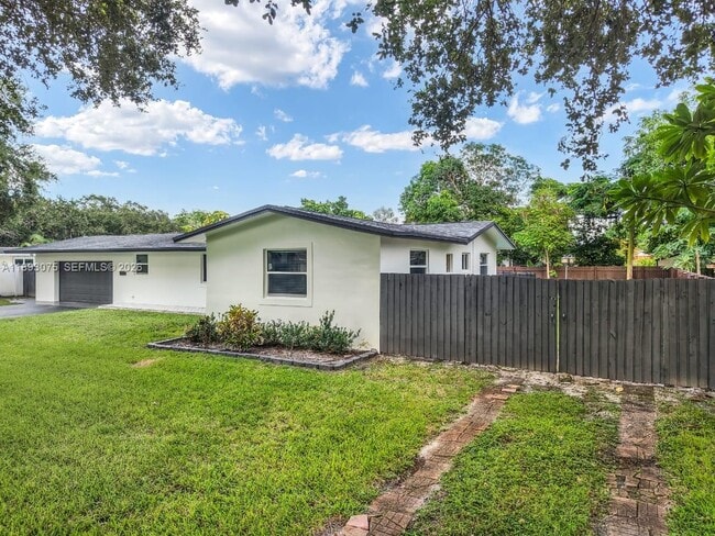 Building Photo - 740 Beachwood Ln