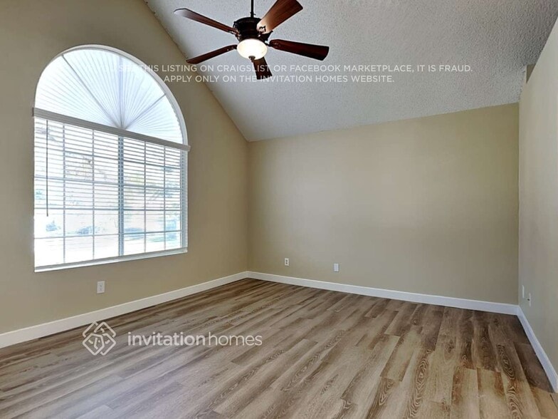 Building Photo - 441 S Maple