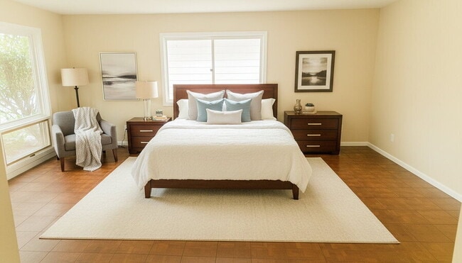 Building Photo - 345 Royal Oak Blvd