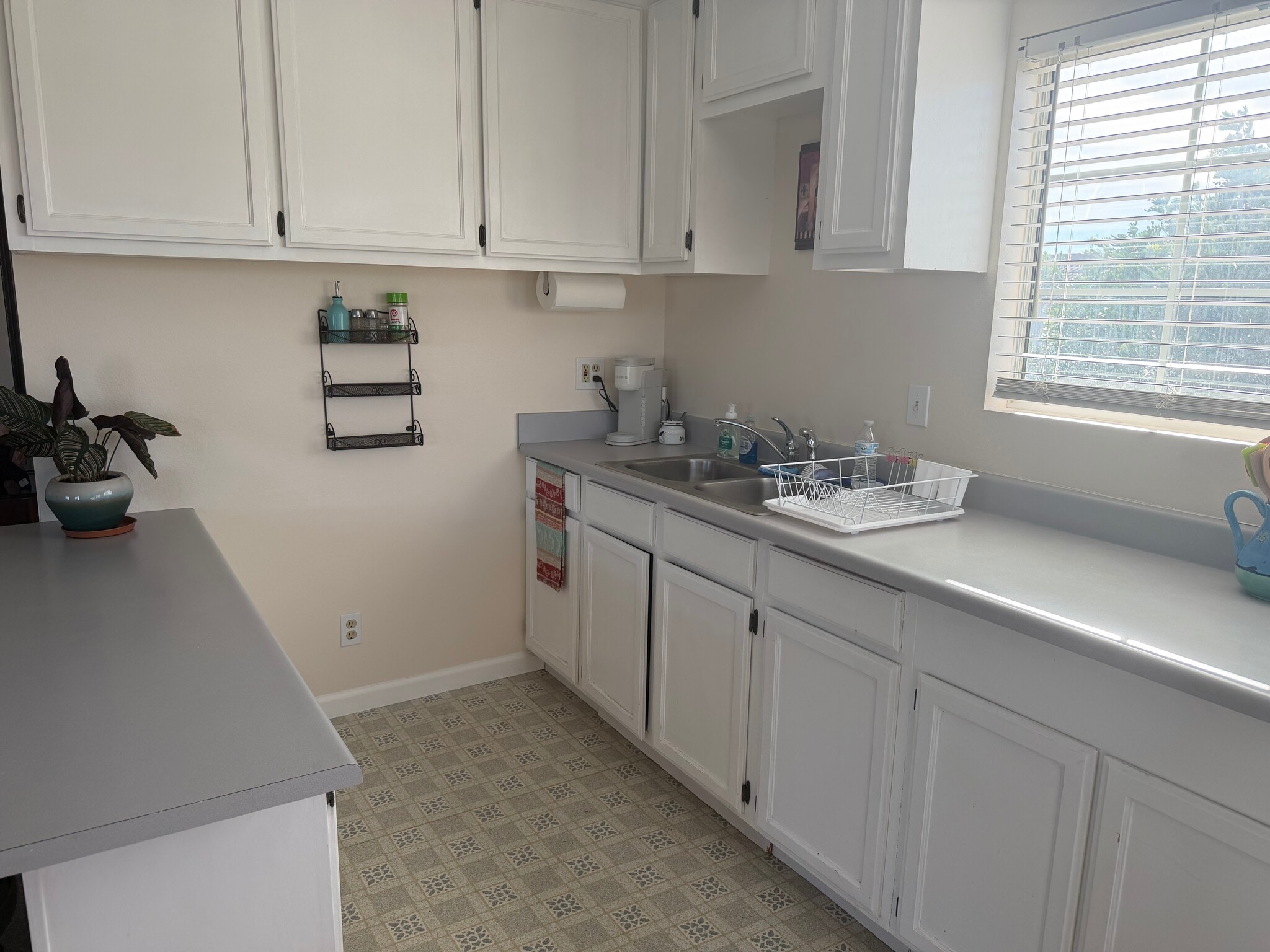 Kitchen - 14902 Eastwood Ave