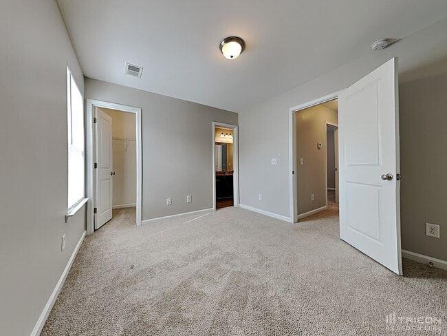Building Photo - 323 Springwalk Ln