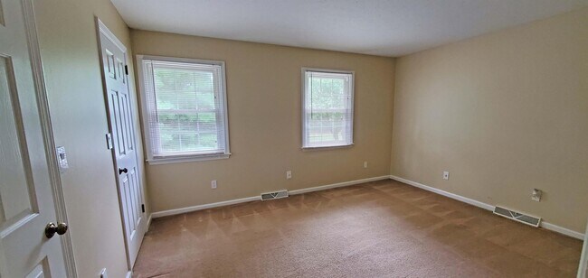 Building Photo - 1358 Red Tail Hawk Dr