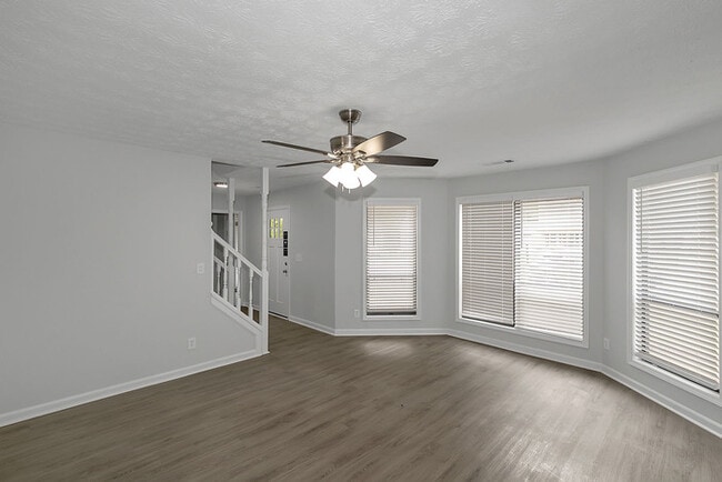 Building Photo - 1250 Della Way