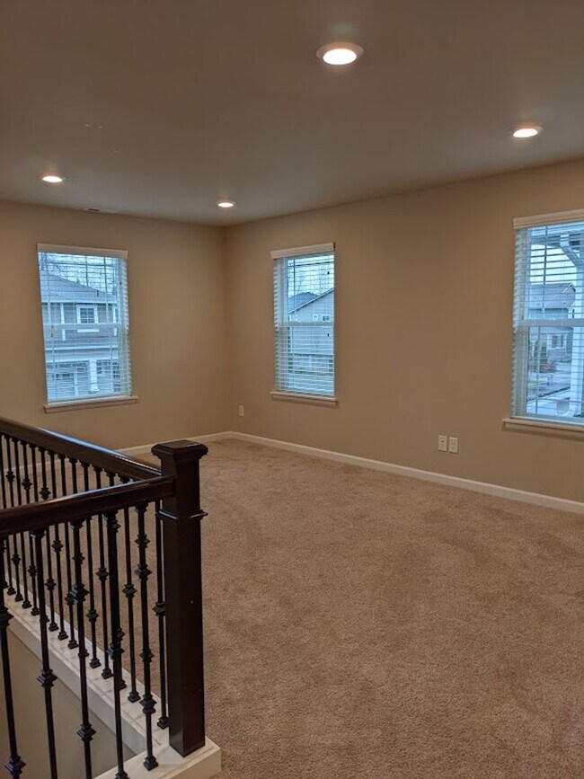 Building Photo - Northshore, Bothell, Millcreek 4 bedroom Home Special offer!