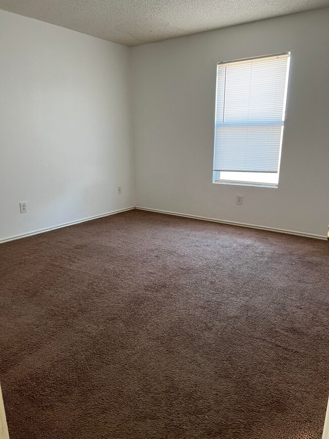 Building Photo - 1518 Duplex - Series B