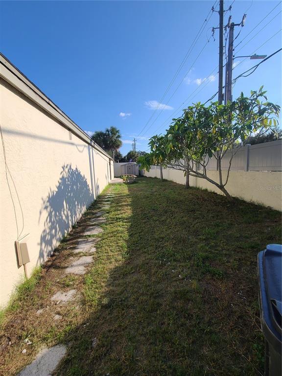 Building Photo - 13701 Lazy Oak Dr