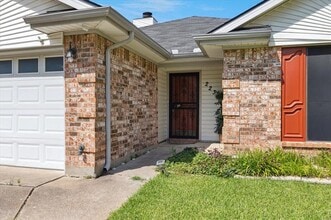 Building Photo - 2232 Turf Club Dr