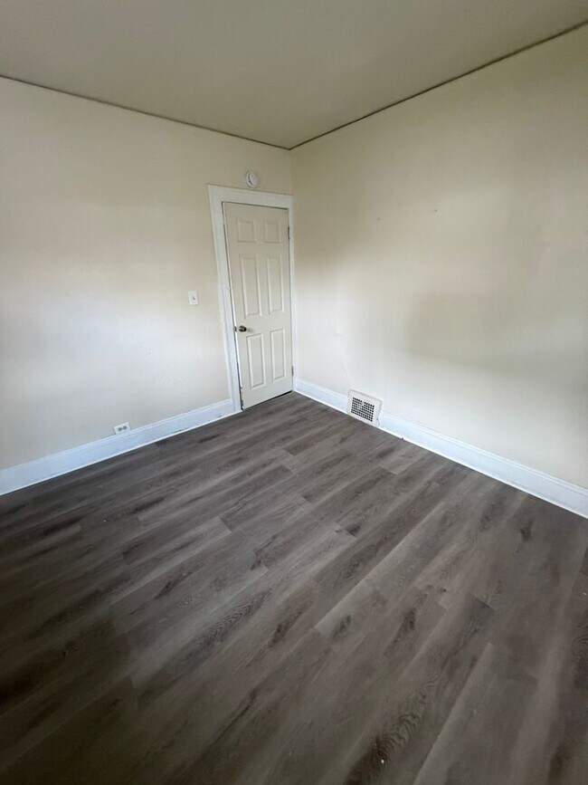 Building Photo - 12706 Parkhill Ave