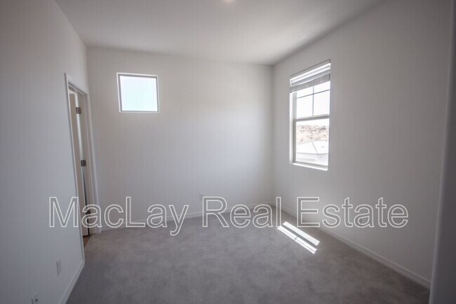 Building Photo - 21326 W Roanoke Ave