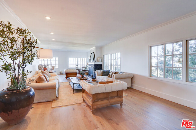 Building Photo - 456 S McKnight Rd